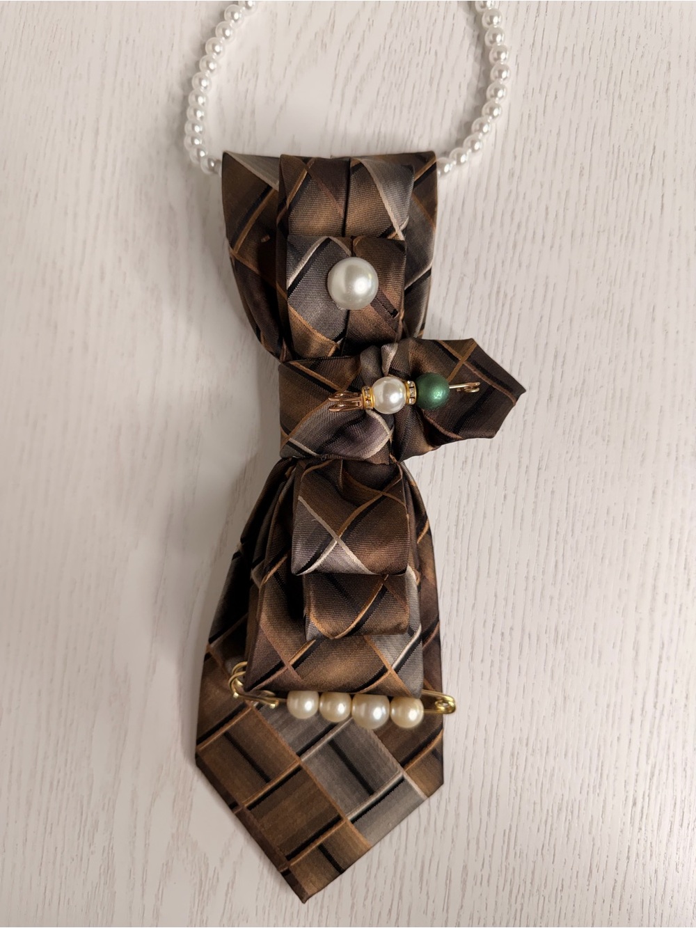 Handmade Elegant Tie Necklace with Pearl Accents
Handmade
